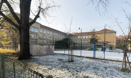 D161 Gymnázium Vídeňská (dříve Koněvova)